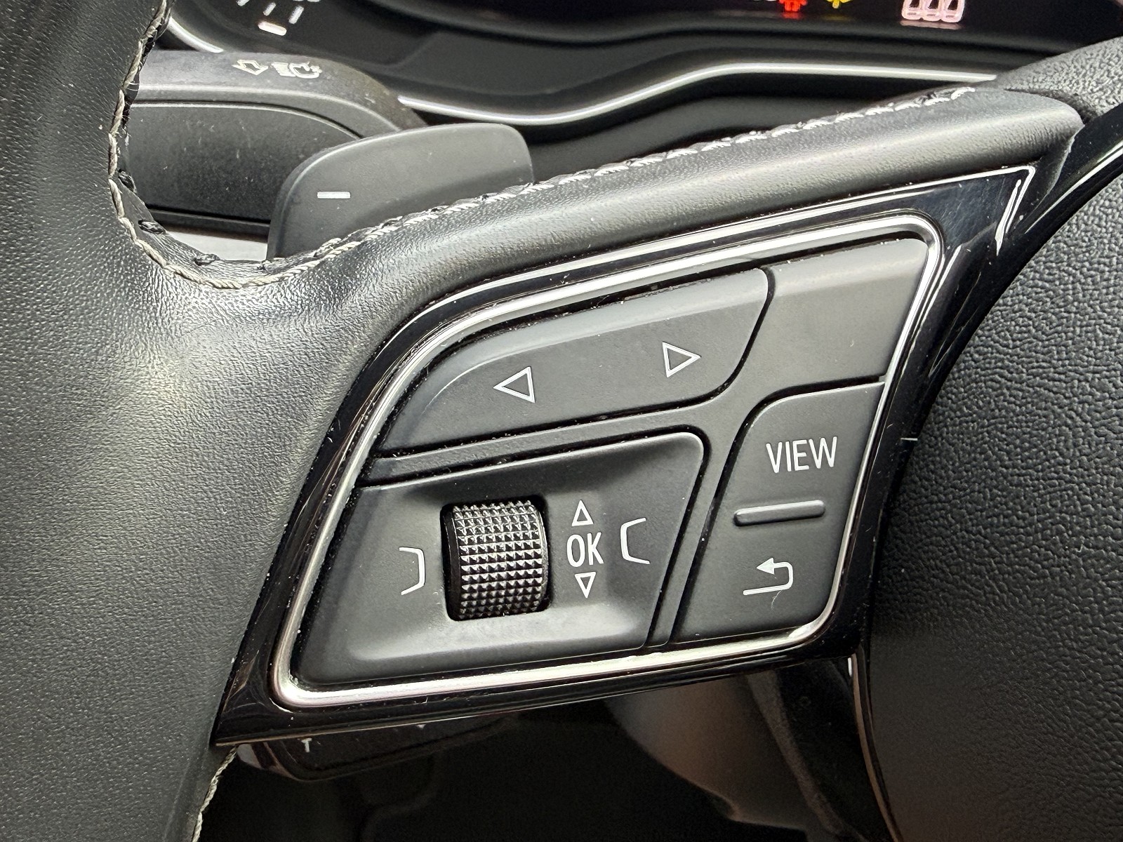Steering wheel switches LH