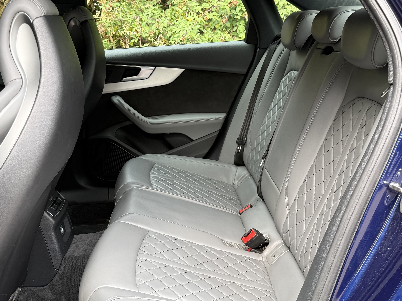 Rear Seats NS