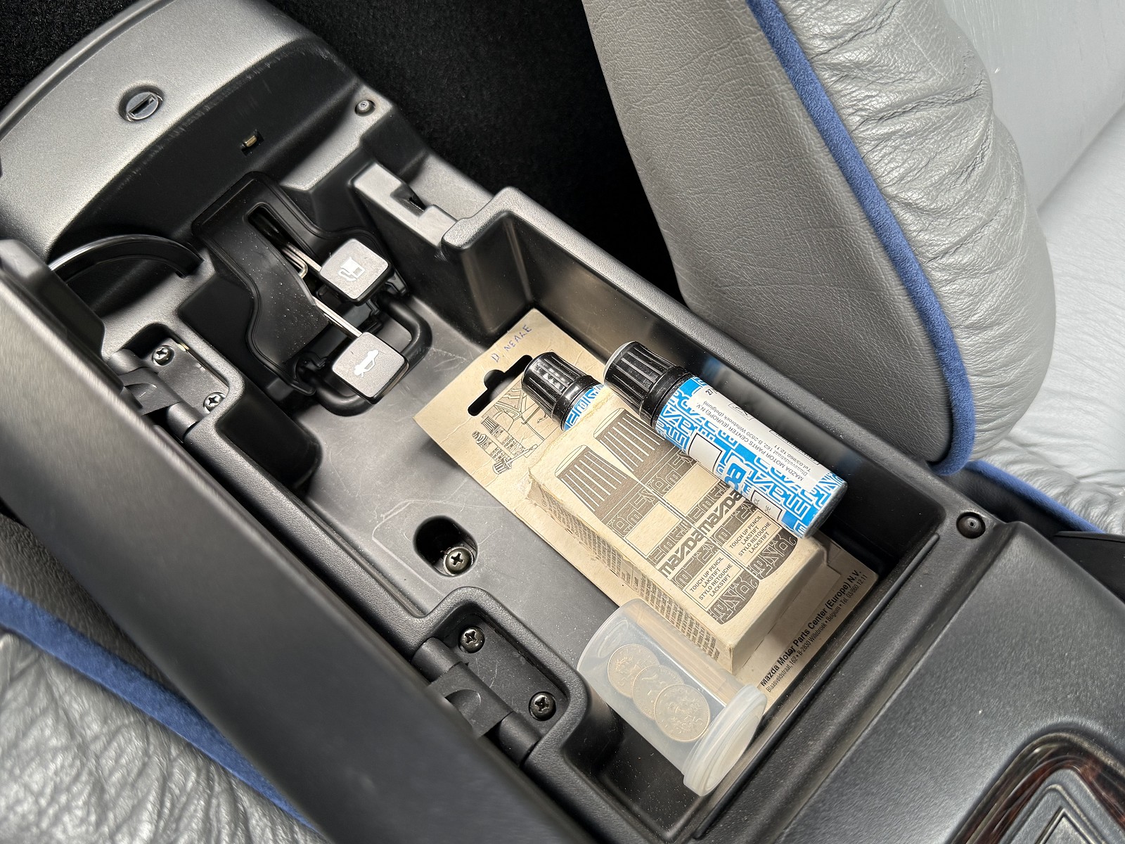 Armrest cubby